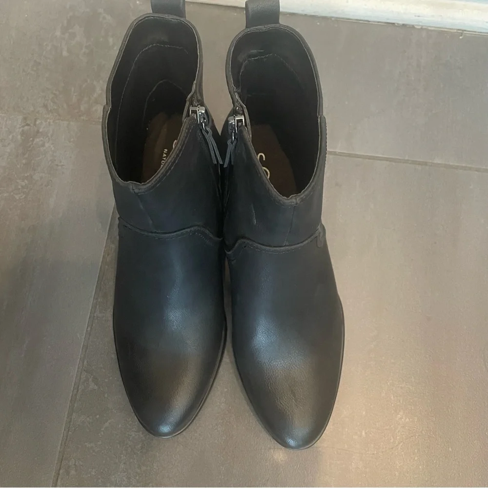SOUL Naturalizer Black Ankle Booties with Classic Design